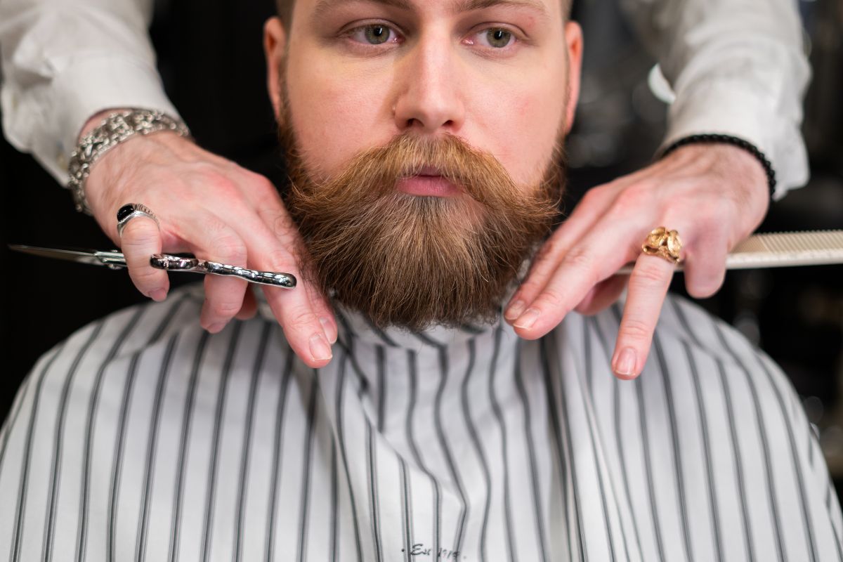 Como fabricar un bigote postizo