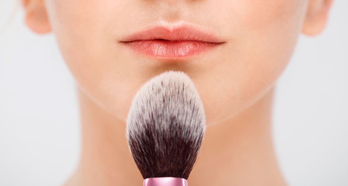 Cómo limpiar las brochas de maquillaje con jabón Beltrán