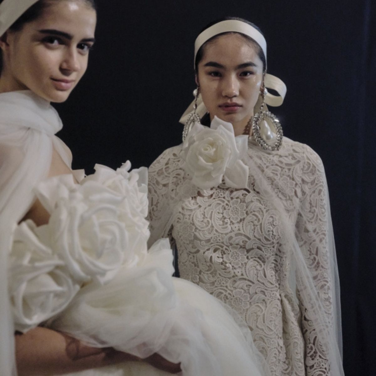 Vestidos y peinados de Giambattista Valli en Barcelona Bridal Fashion Week