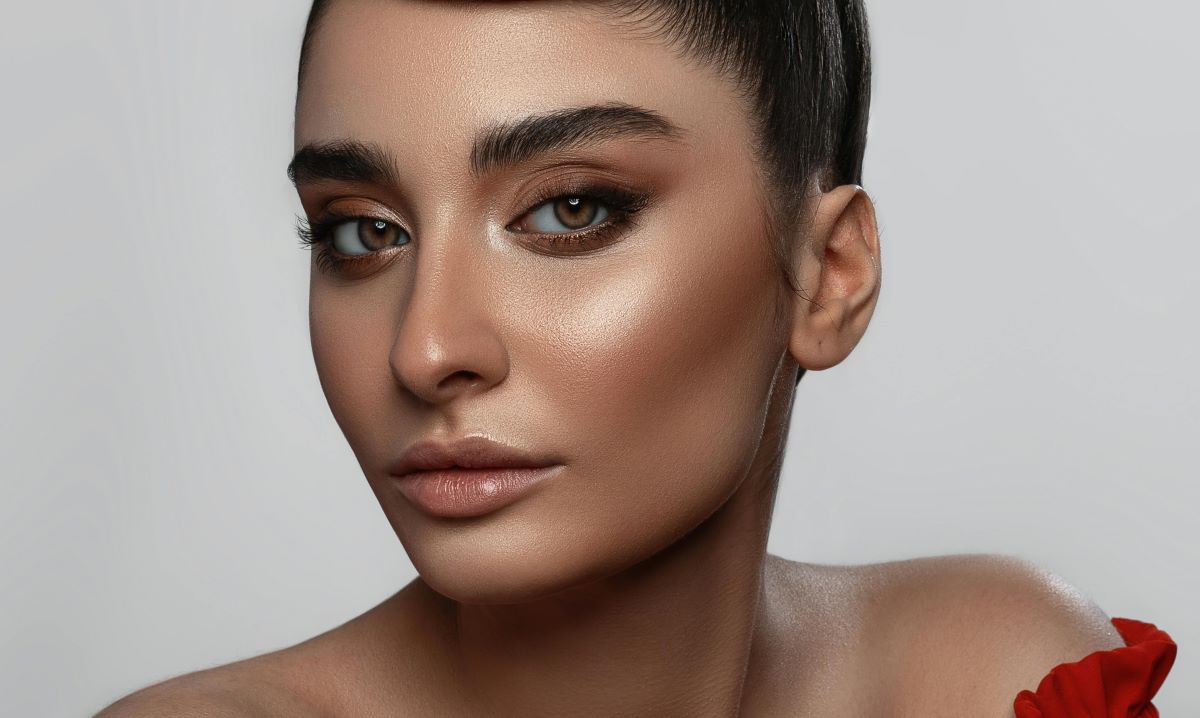 Maquillaje Mocha Mousse Pantone 2025