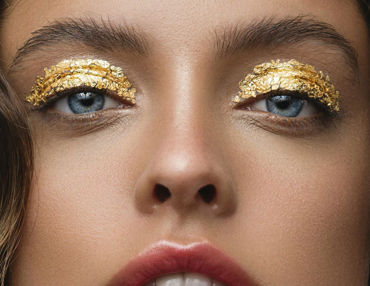 Tendencias maquillaje profesional 2026 dorado