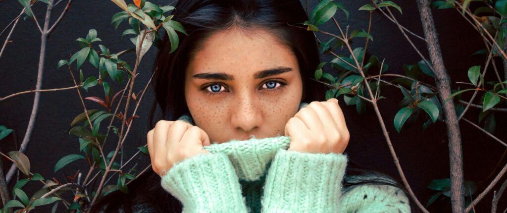 maquillaje con pecas falsas