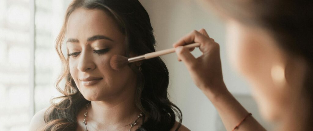 Cómo hacer una prueba de maquillaje para novia