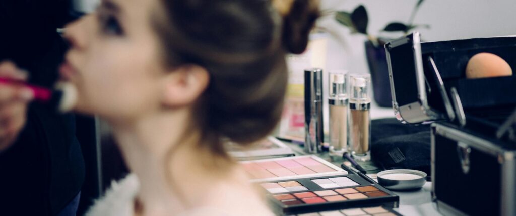 Salidas profesionales del maquillaje de caracterización y FX