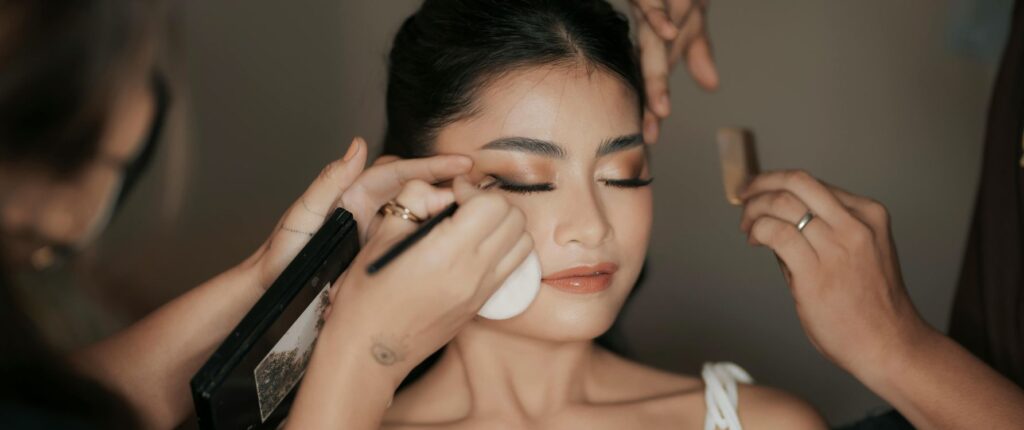 Cómo preparar a una novia para su maquillaje el día de la boda