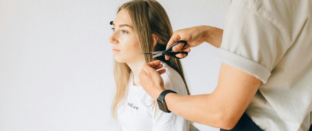 Diferencias clave entre peluquería convencional y peluquería de plató