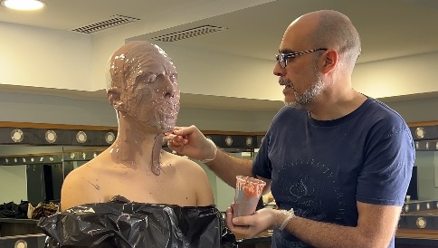 Cómo preparar un molde facial para prótesis profesionales