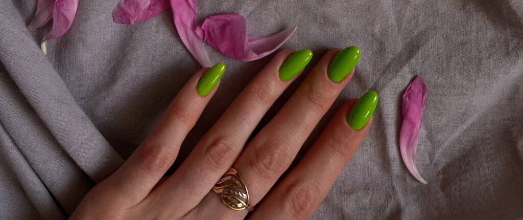 Manicuras pistacho: el color del verano